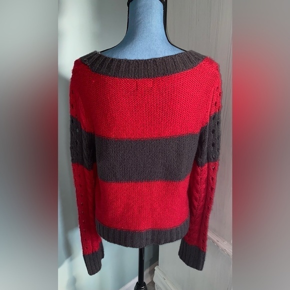 Women’s Sweater Striped Red and Gray Crewneck Size XL in EUC Super Cute Fit - Picture 4 of 7